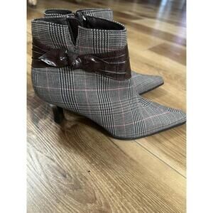 predictions BROWN RED IVORY PLAID ANKLE BOOTS BOOTIES CAREER HEELS SHOES SIZE 7M